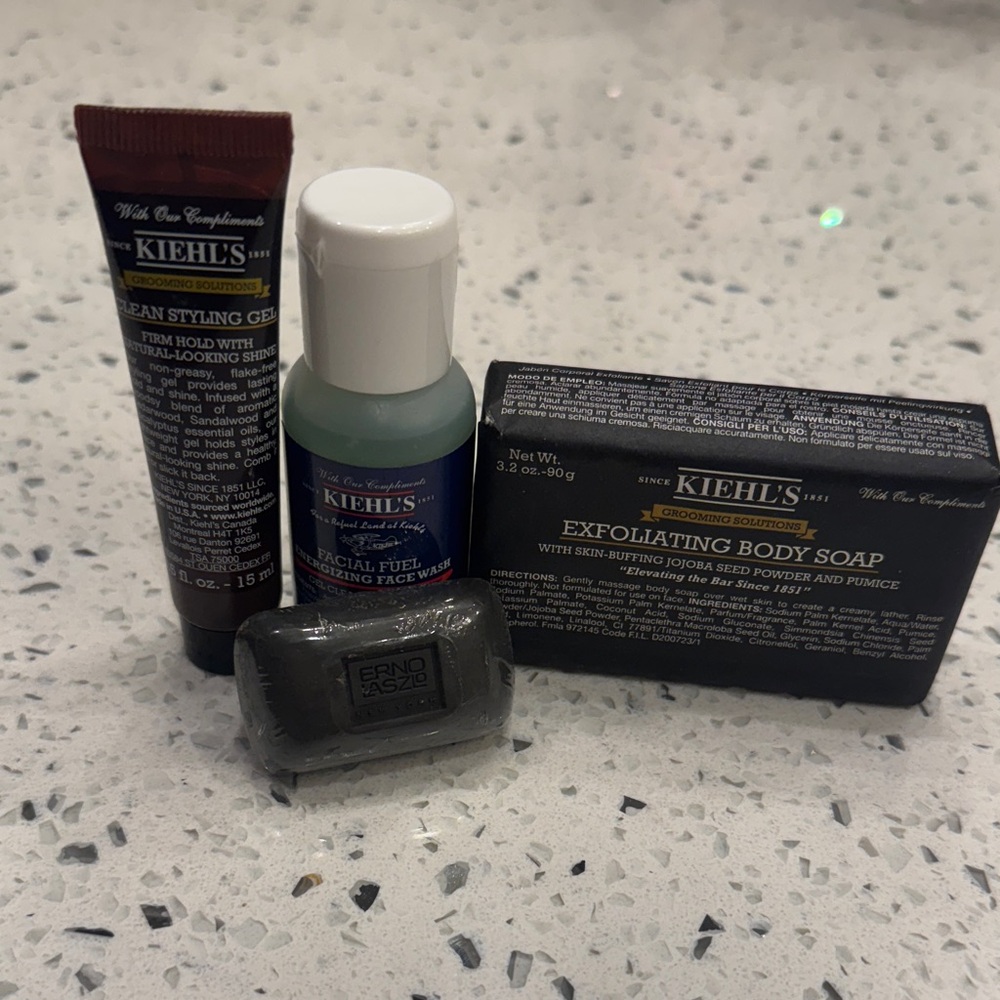 Kiehl's Grooming Essentials Set with Red and Blue Accents
